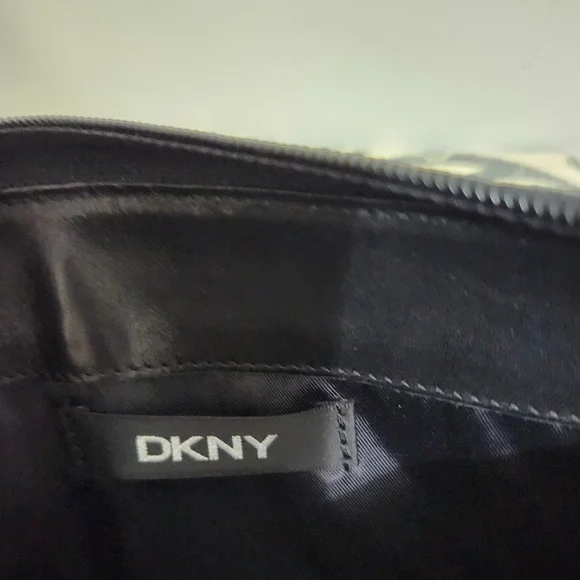 SOLD!!!!! DKNY Black Zip Around Wallet/Vintage - Picture 7 of 8